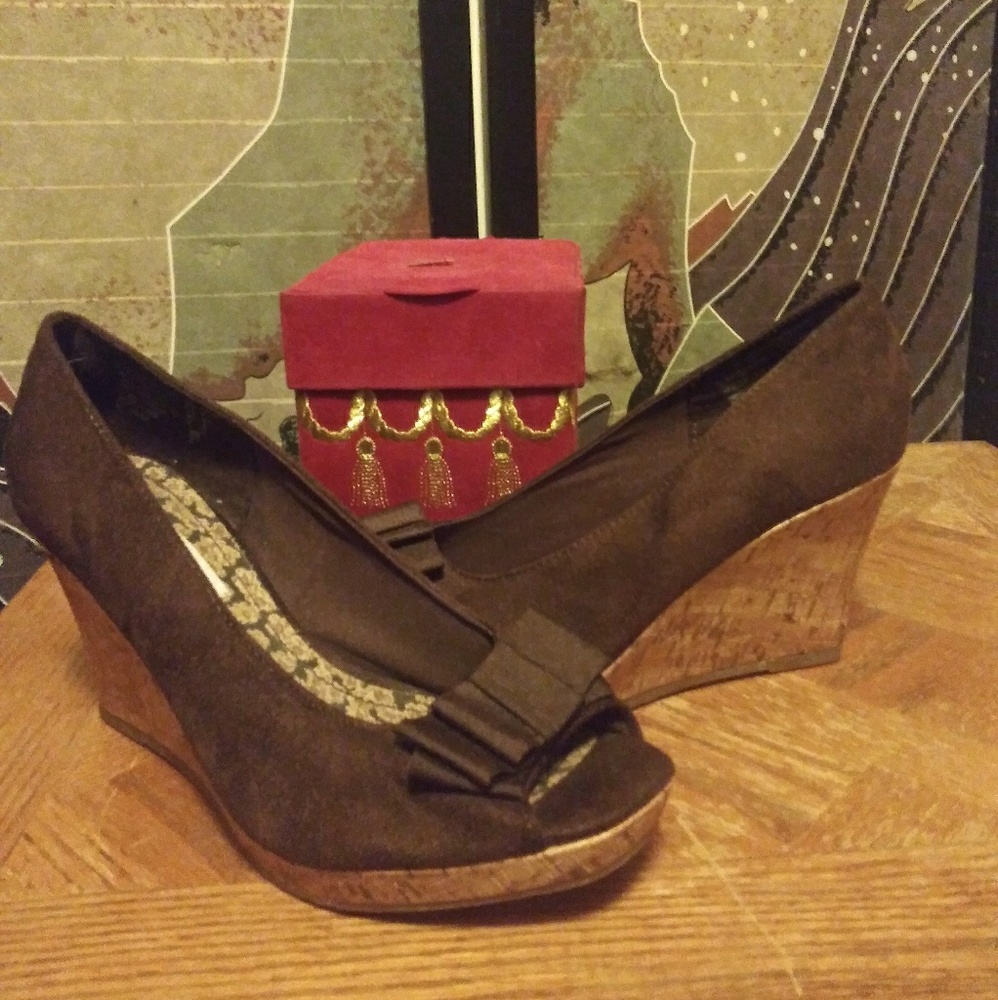 💁 real cute wedges ! 🌞 just in time for summer